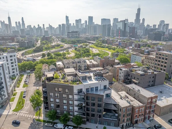 613 N Ogden Ave #2W, Chicago, IL 60642