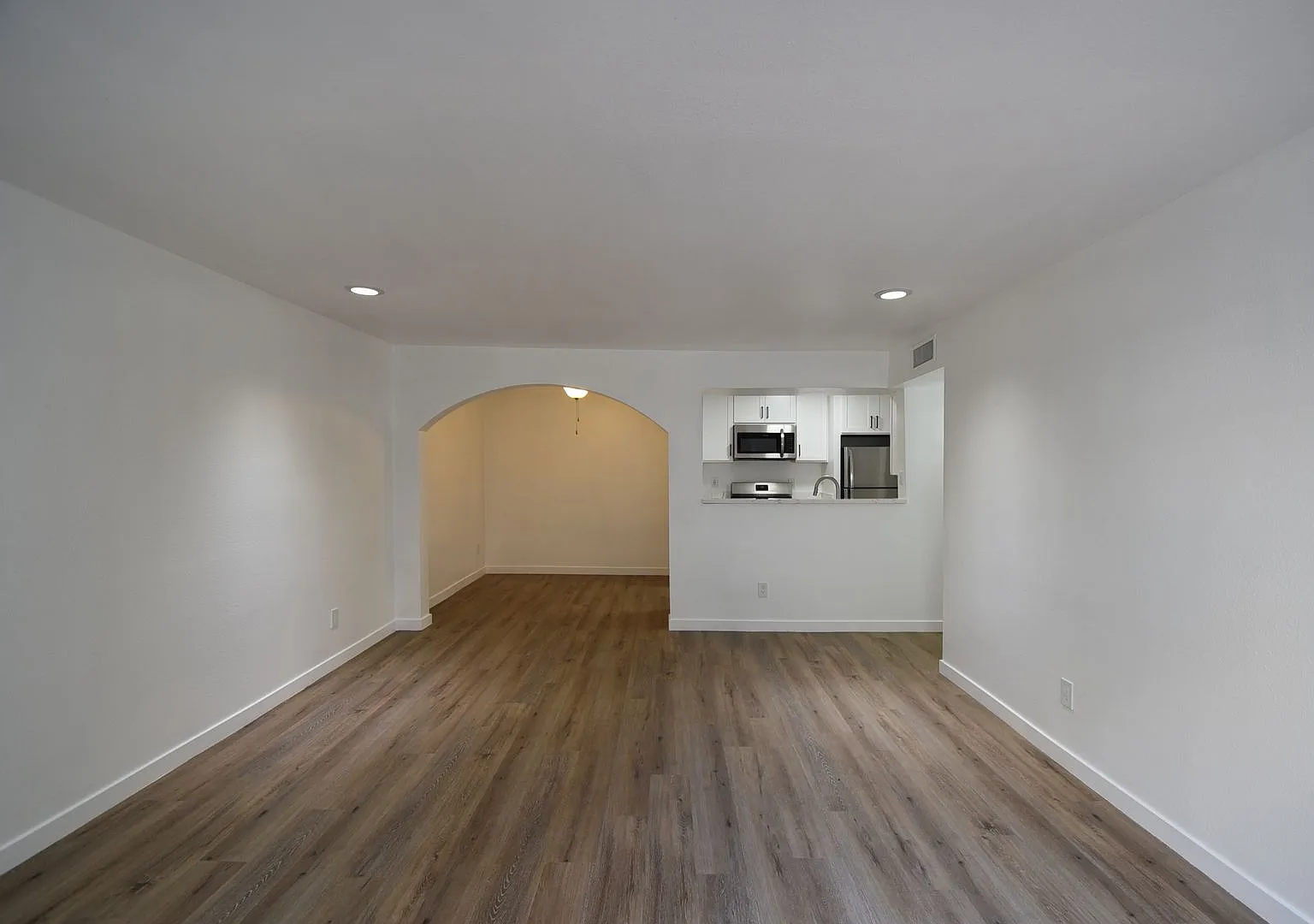 11035 Otsego St — Photo 3