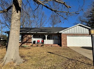 112 Allenwood Dr, Paris, IL 61944