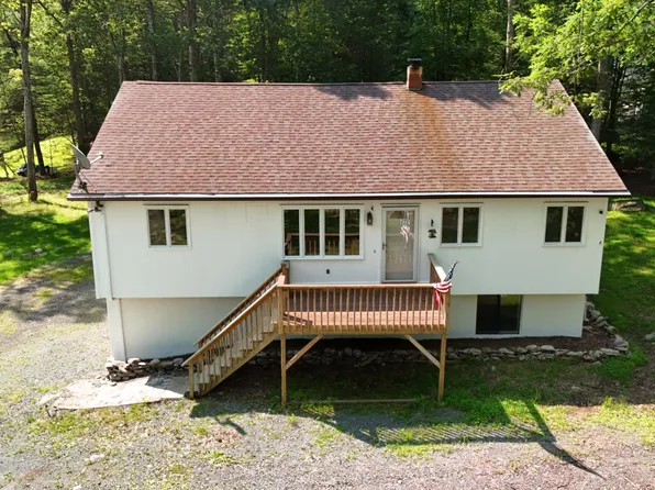 371 Ridge Cir, Cresco, PA 18326