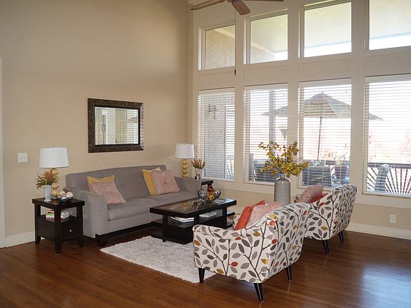 3rd image of 14309 Manor Ct