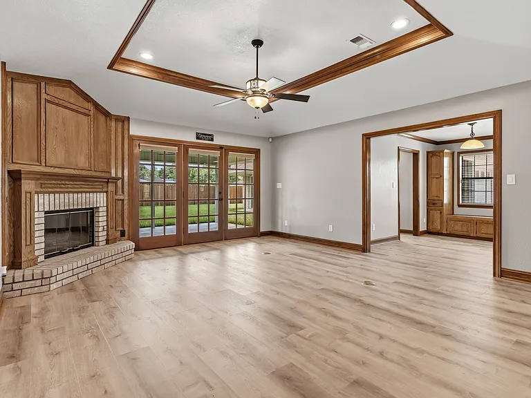 6970 Ellen Ln — Photo 9