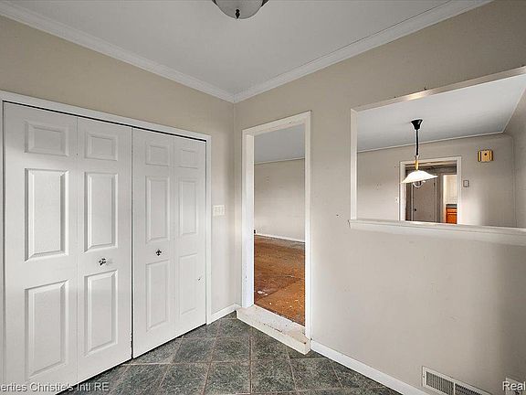 4th image of 23786 Cushing Ave