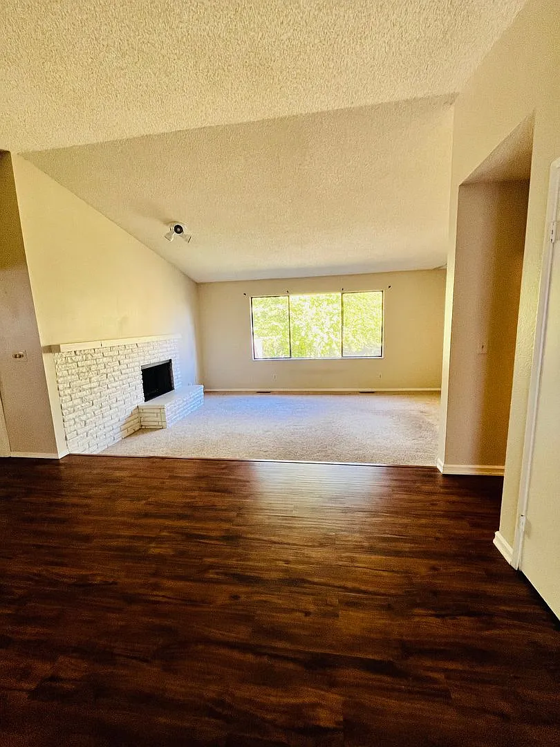 Building Photo - 8450 SW Parkview Loop