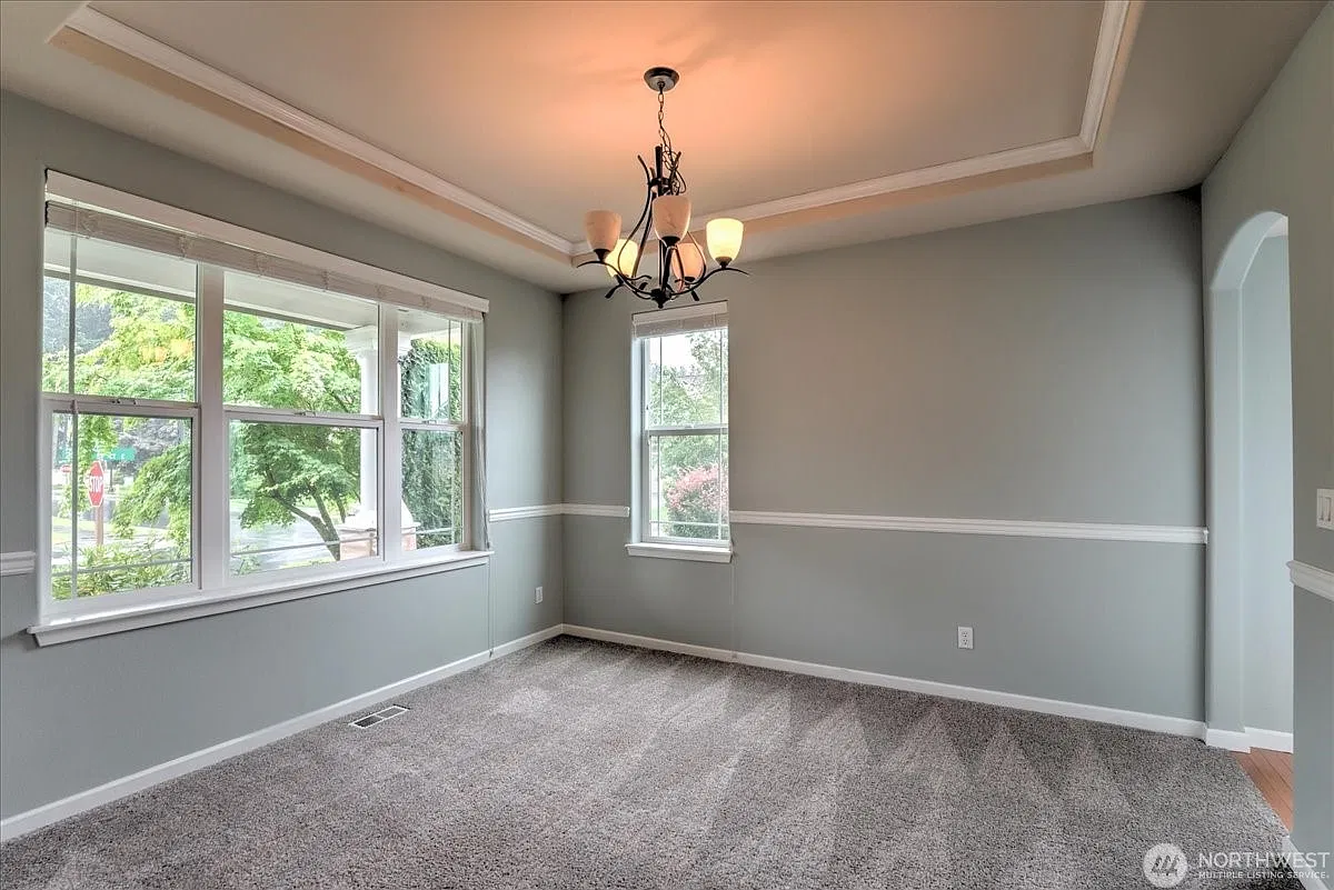 4 bed, 2.5 bath, 3048 sqft, $3,600 — Photo 3