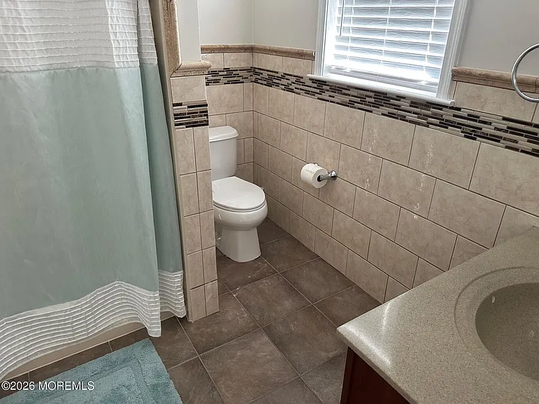 211 Trenton Ave — Photo 16