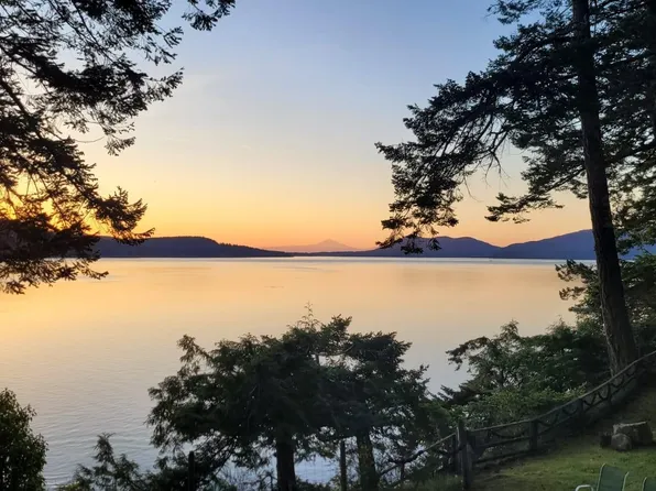 4218 Armadale Rd, Southern Gulf Islands, BC V0N 2M1