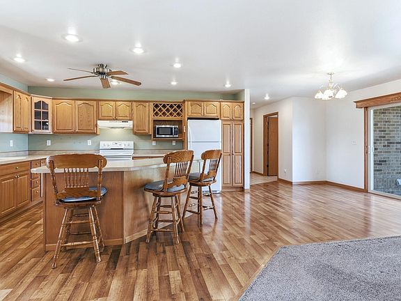 4th image of 619 Lola Ln