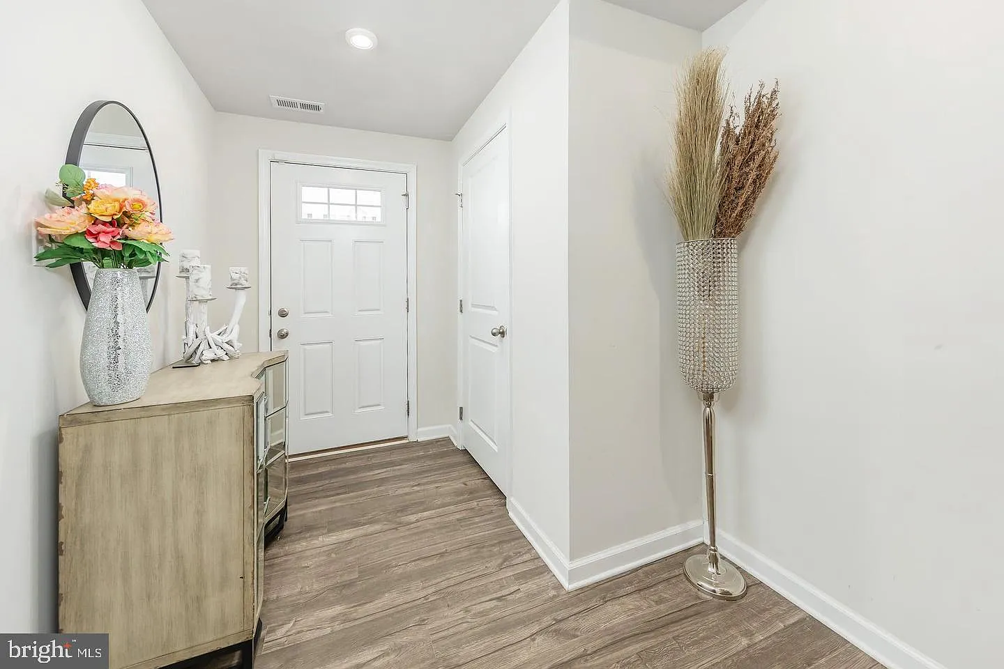 3 bed, 2.5 bath, 1310 sqft, $3,300 — Photo 4