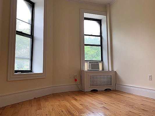 1st image of 48 Stuyvesant St #X