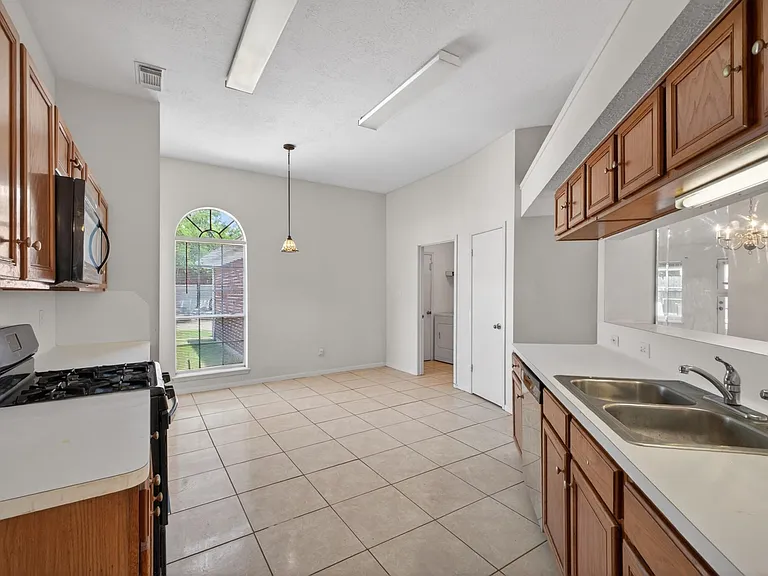19635 Vernier Woods Ln — Photo 5