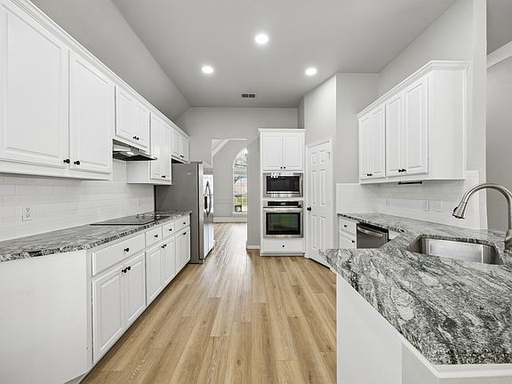 4th image of 9224 Cedardale Dr