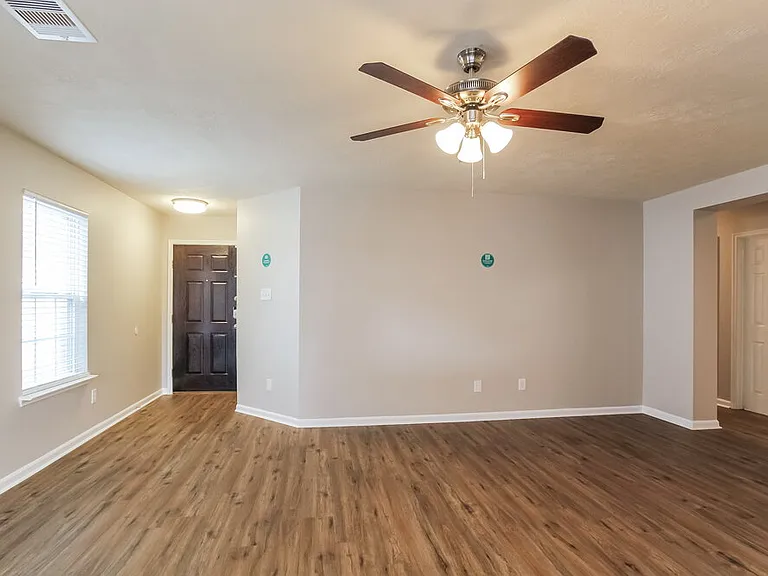 8138 Sanders Glen Ln — Photo 4