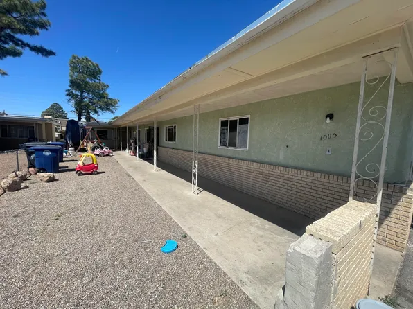 1005 Palomas Dr SE, Albuquerque, NM 87108
