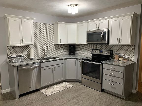 4th image of 400 Van Buren St