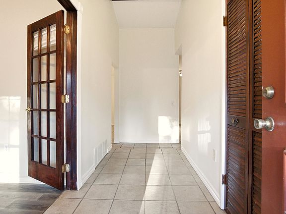 2nd image of 13914 Oak Meadows