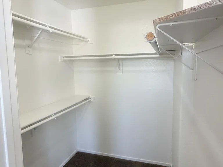 1551 Linnbaker Ln — Photo 8