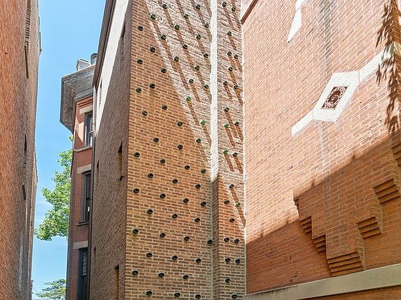 2nd image of 1524 N La Salle St #1W