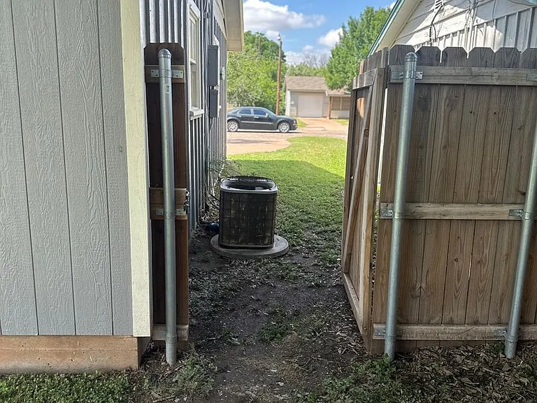 3017 Bennett Dr — Photo 34