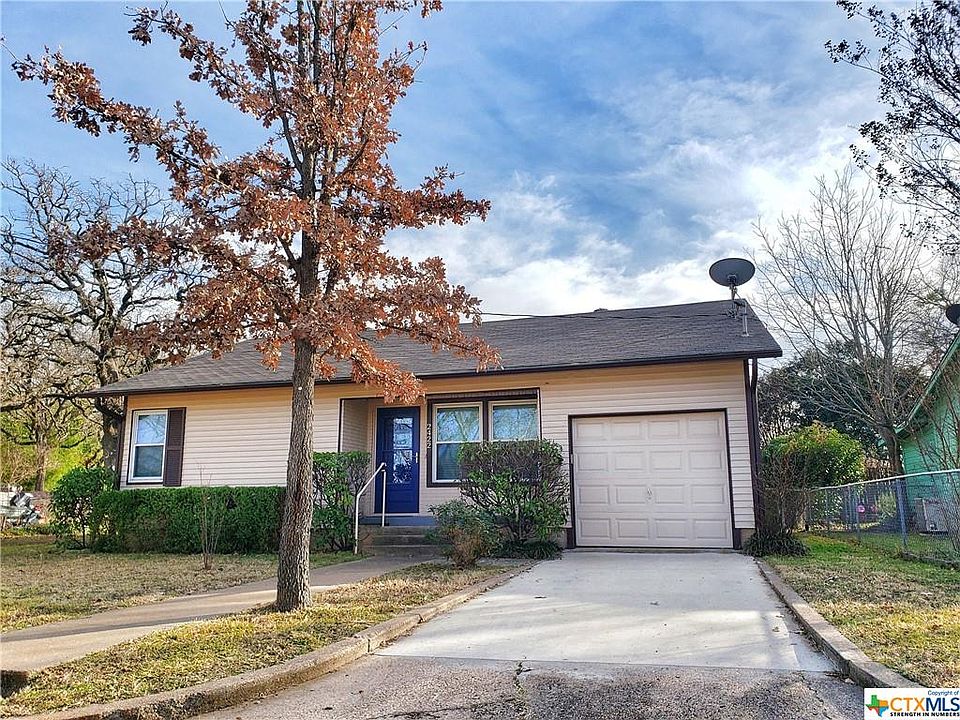 1st image of 2422 Oak Dr