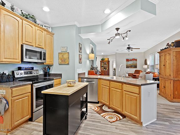 4th image of 91 Foxtail Ave