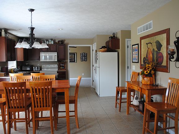 3rd image of 9200 Harlie Ct