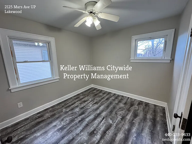 3 bedroom with a den 2 full bath up unit in Lakewood — Photo 24