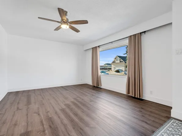 9111 151st St NW, Edmonton, AB T5R 1J5