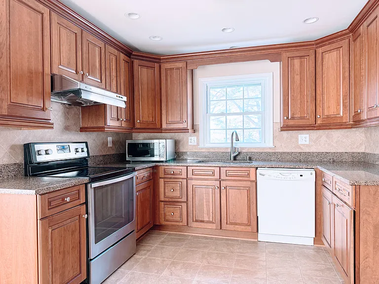 9414 Vernon Dr — Photo 12
