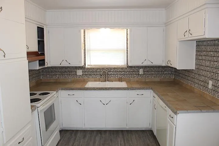 3828 NW 29th St — Photo 3