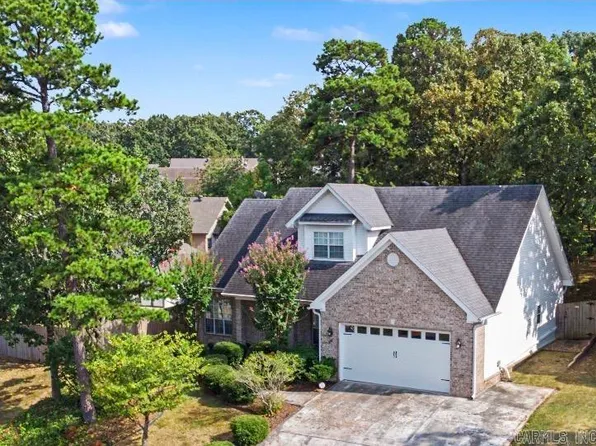 44 W Point Dr, Maumelle, AR 72113