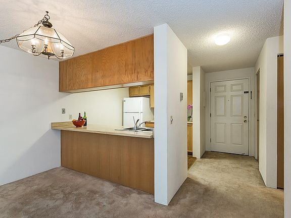 4th image of 10501 8th Ave NE APT 134