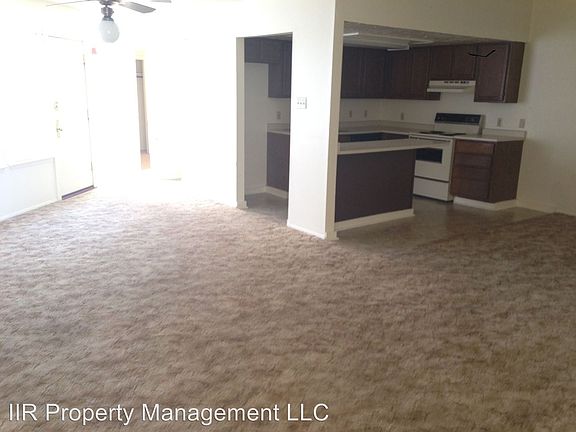 4th image of 1015 W Poe St