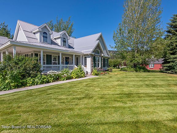 5th image of 204 N Riverwood Dr