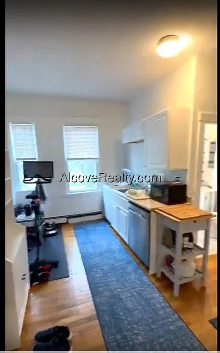 1 bed, 1.0 bath, $3,100 — Photo 2
