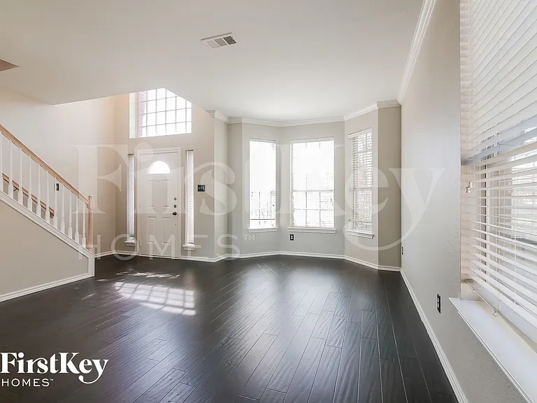 6605 Sandgate Dr — Photo 3