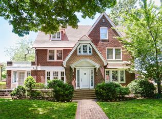 61 Greenway S, Forest Hills, NY 11375