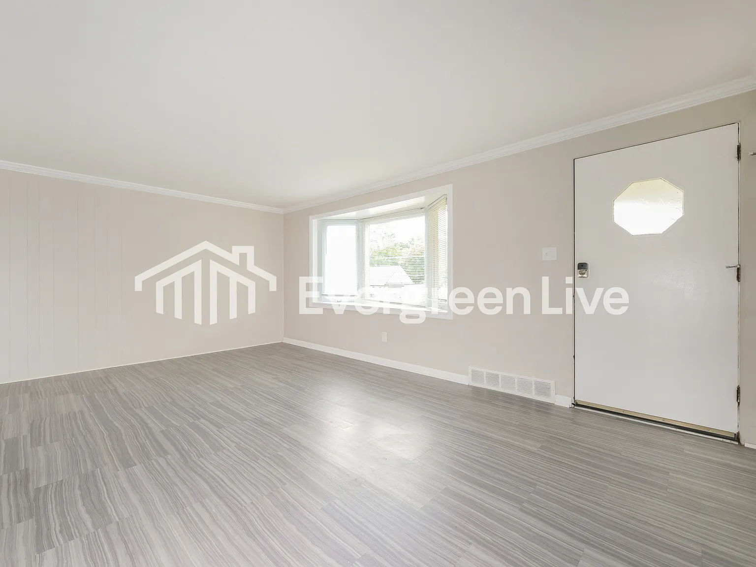 3 bed, 2.0 bath, 1096 sqft, $1,795 — Photo 3