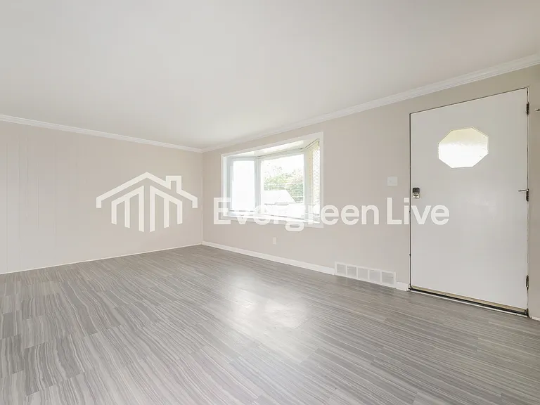 4709 Lolly Dr — Photo 3