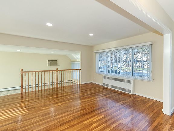 5th image of 24 Harkin Ln
