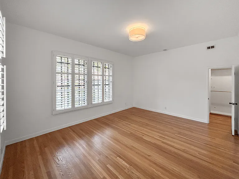 1220 N La Cienega Blvd #F2 — Photo 13
