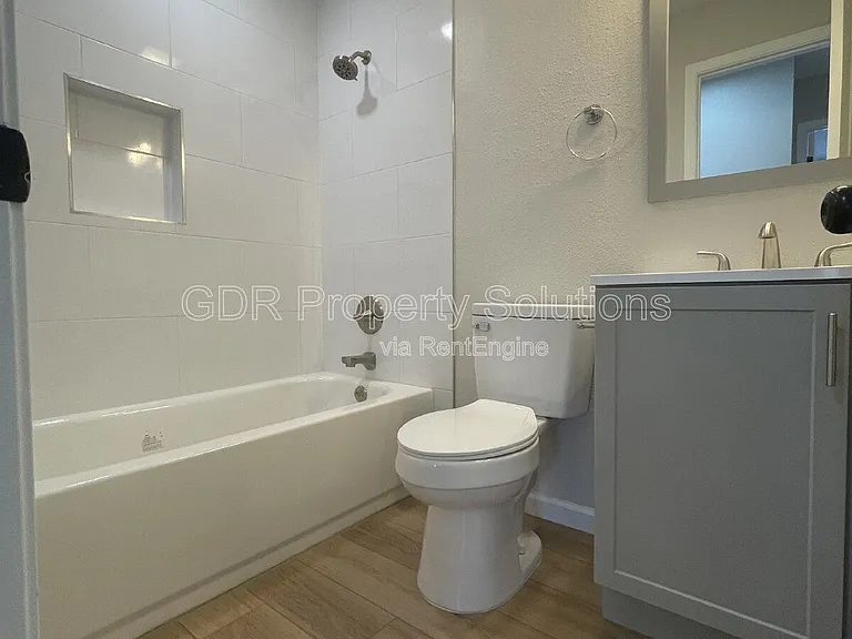 4733 Platinum Dr NE — Photo 35