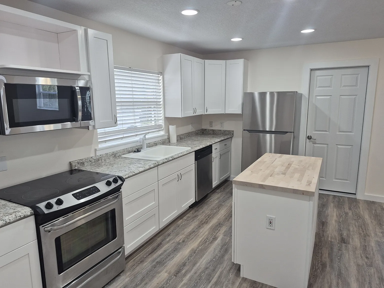 3 bed, 1456 sqft, $2,650 — Photo 3