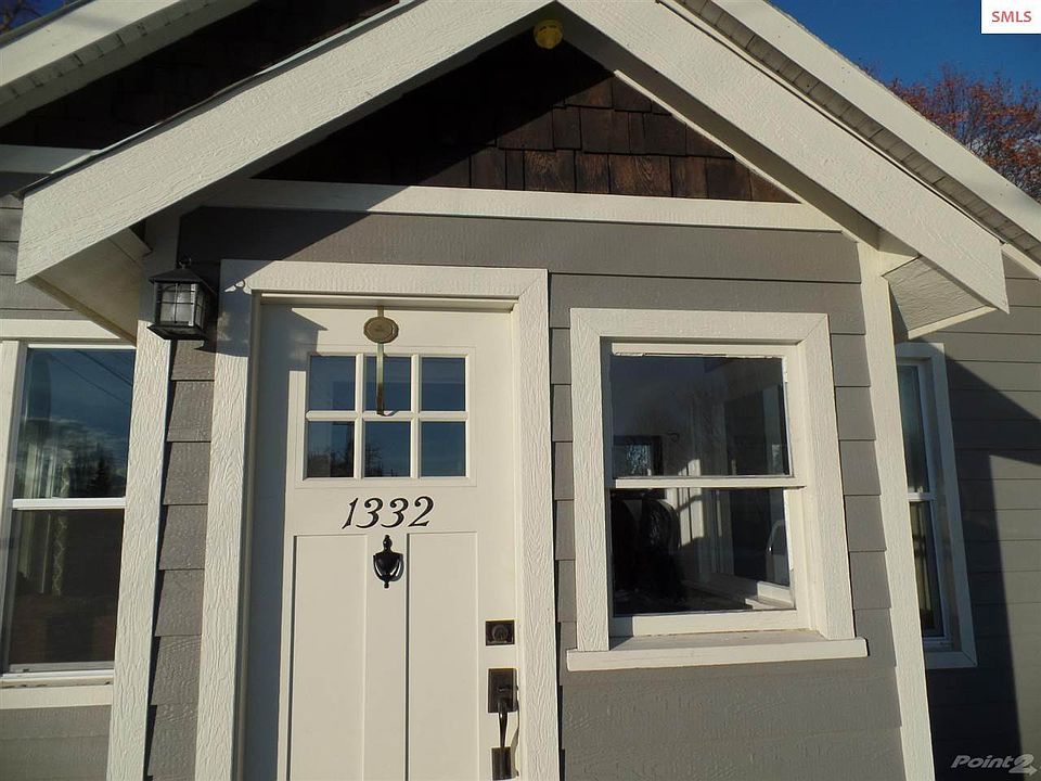 Cute enclosed porch