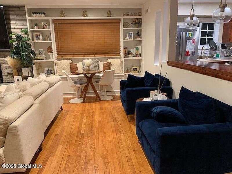 3rd image of 172 Hackett Boulevard