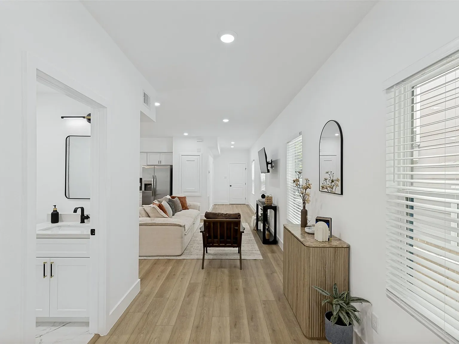 2 bed, 2.0 bath, 1164 sqft, $2,100 — Photo 3