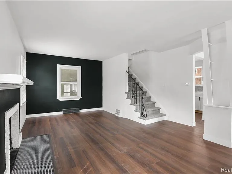 15829 Minock St — Photo 3
