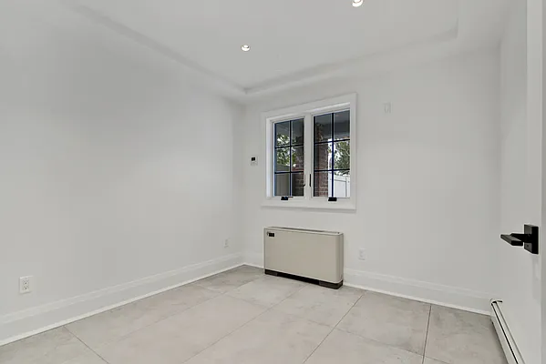 Rented by Halvatzis Realty | media 10