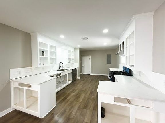 4th image of 230 Morrison Ave