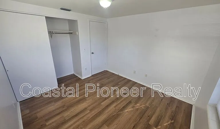 8819 W Robson St — Photo 16